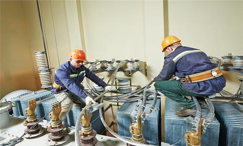 VÌ SAO MÁY BIẾN ÁP PHÁT RA TIỀNG ỒN?